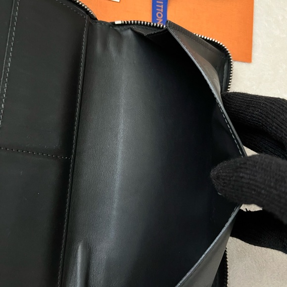 Authentic Louis Vuitton Graphite Long Zip Wallet - Picture 8 of 12